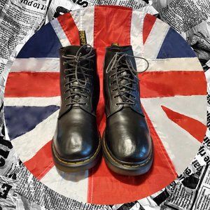 Classic Doc Martens 1460 Black